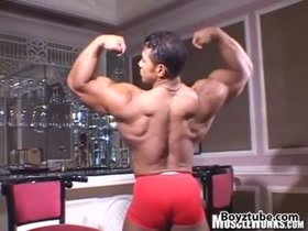 MUSCLE WORSHIP !